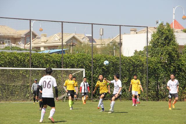 约基奇三双掘金轻取魔术 热火大胜送马刺3连败